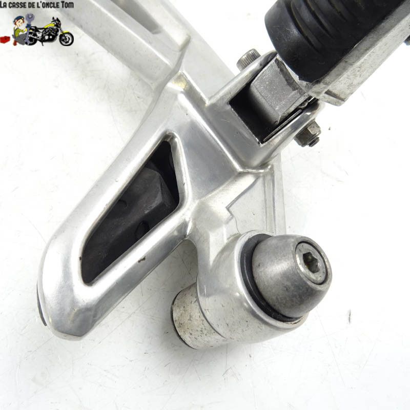 Platine + repose pied arrière droit Yamaha  1000 fazer 2002 - CTM-11034-055