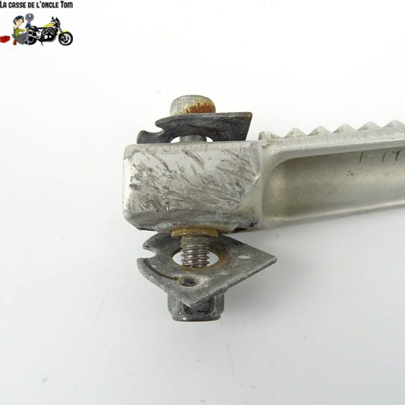 Repose pied arrière gauche Yamaha 1000 FAZER 2002 - CTM-9557-011