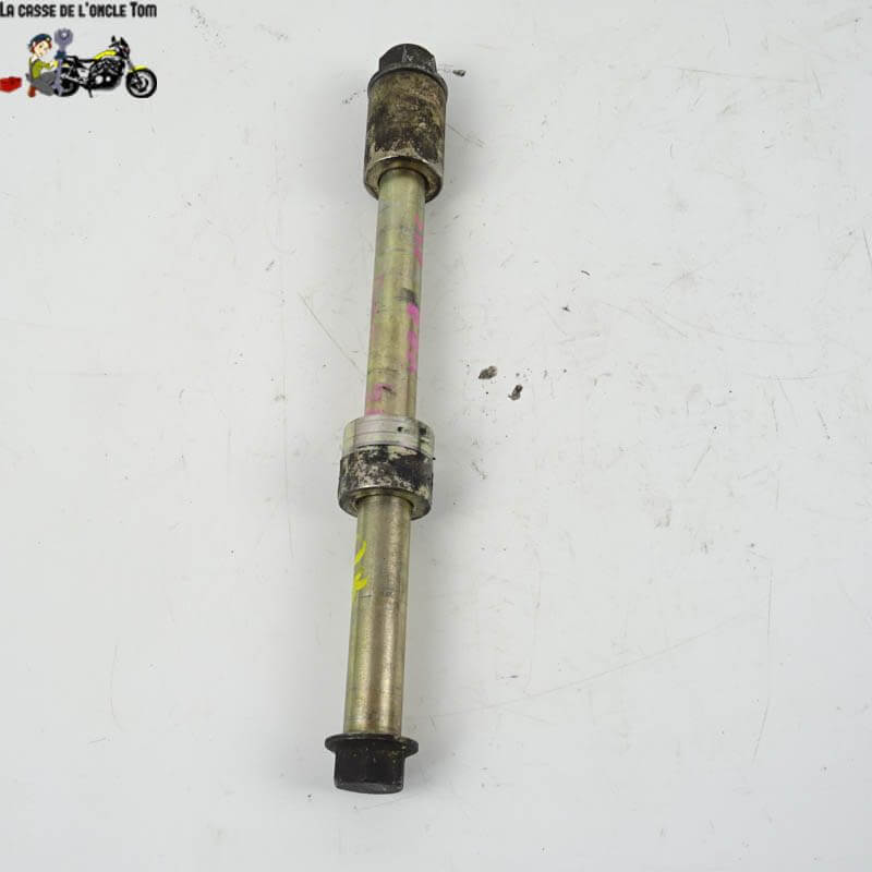 Axe de roue arrière Yamaha 125 YBR 2006 - CTM-10014-048