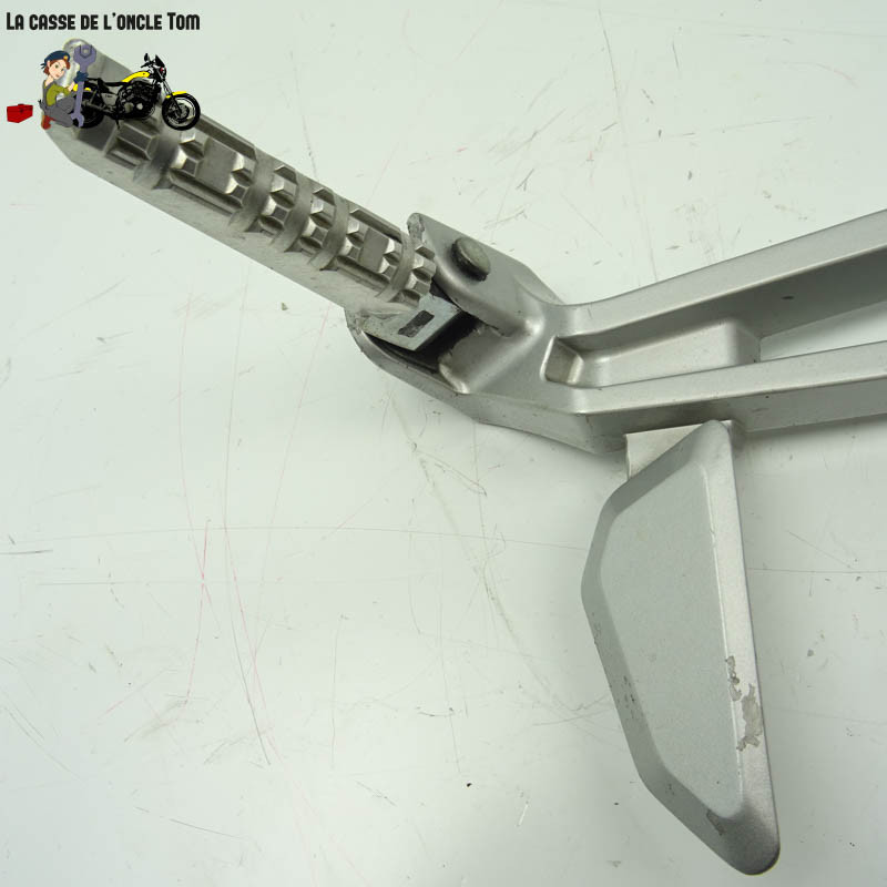 Platine + repose pied arrière gauche Yamaha 125 YZF-R 2016 - CTM-12619-019