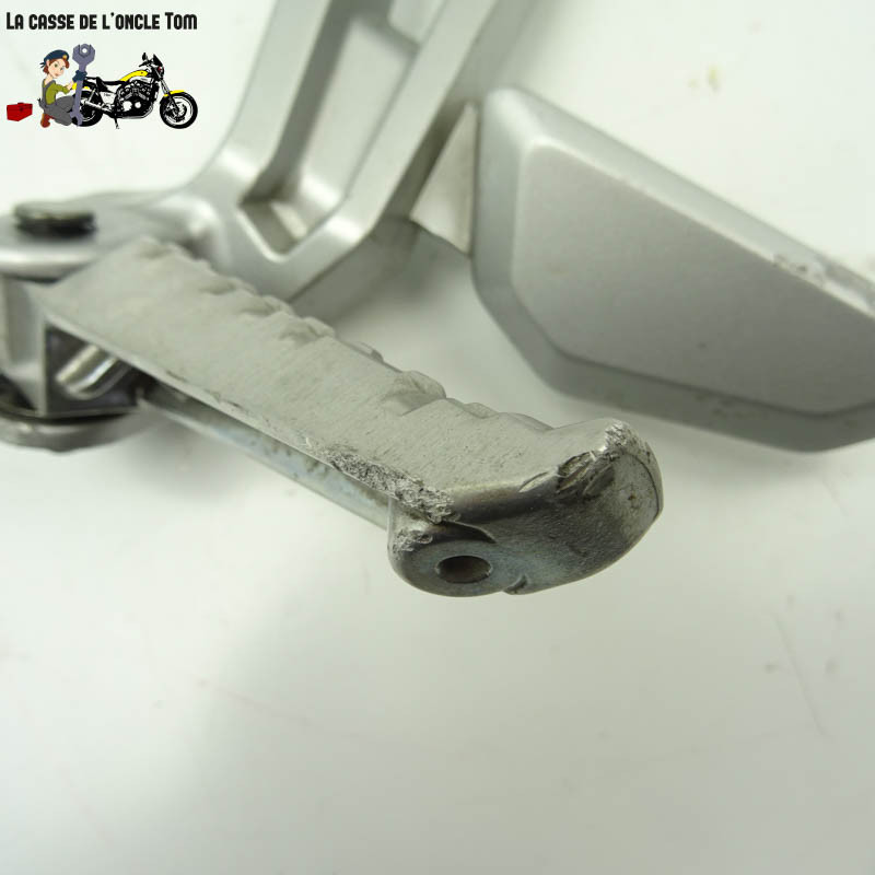 Platine + repose pied arrière gauche Yamaha 125 YZF-R 2016 - CTM-12619-019