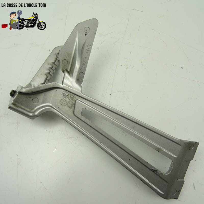 Platine + repose pied arrière gauche Yamaha 125 YZF-R 2016 - CTM-12619-019
