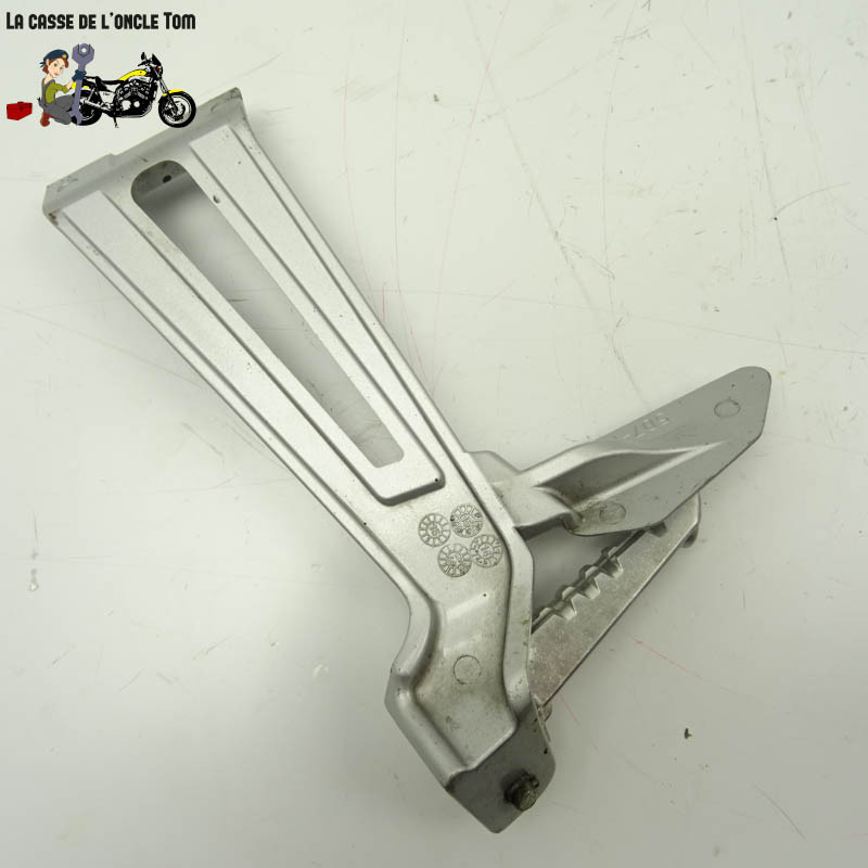 Platine + repose pied arrière droit Yamaha 125 YZF-R 2016 - CTM-12619-018