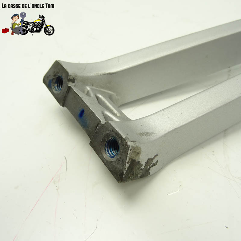 Platine + repose pied arrière droit Yamaha 125 YZF-R 2016 - CTM-12619-018