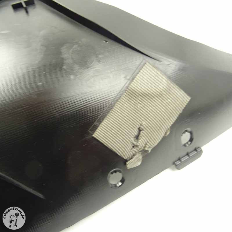 Plastique inférieur tête de fourche (94419-15H00) Suzuki 1300 GSX-R 2011 - CTM-11696-078