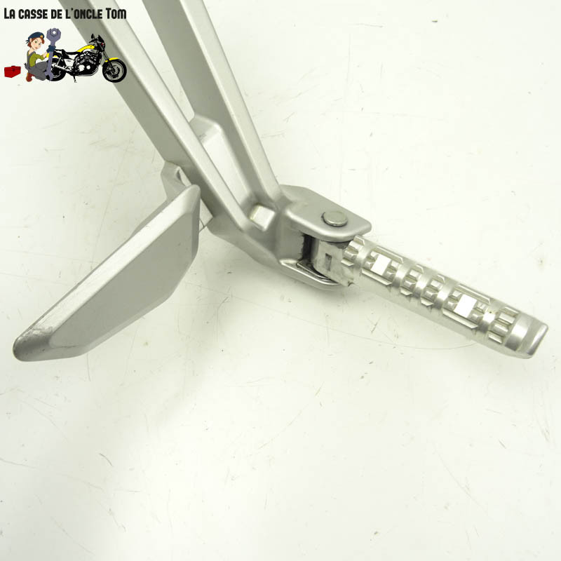 Platine + repose pied arrière droit Yamaha 125 YZF-R 2017 - CTM-12379-013