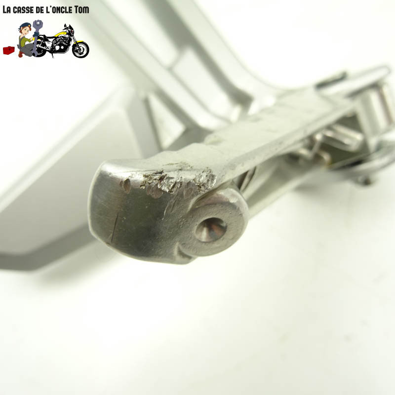 Platine + repose pied arrière droit Yamaha 125 YZF-R 2017 - CTM-12379-013