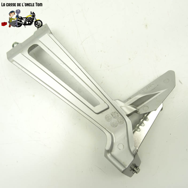 Platine + repose pied arrière droit Yamaha 125 YZF-R 2017 - CTM-12379-013