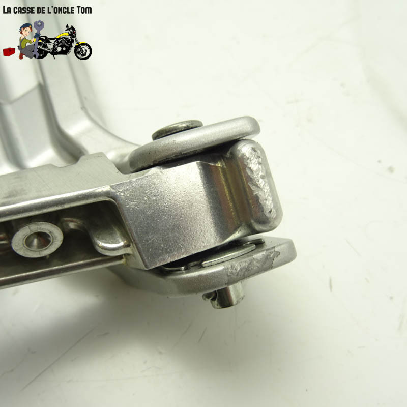 Platine + repose pied arrière droit Yamaha 125 YZF-R 2017 - CTM-12379-013