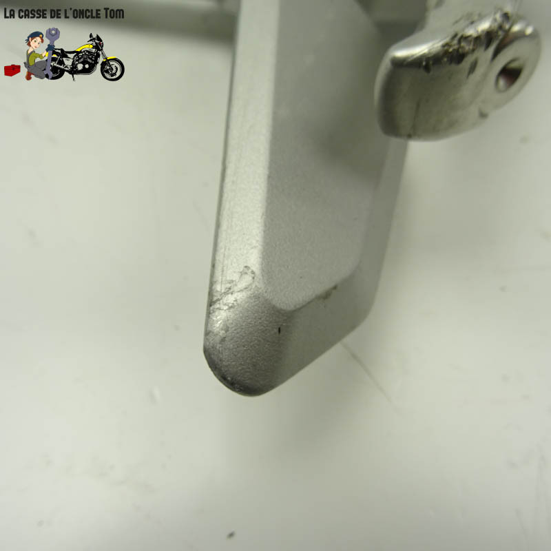 Platine + repose pied arrière droit Yamaha 125 YZF-R 2017 - CTM-12379-013