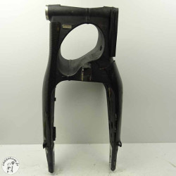 Bras oscillant protection en carbone  Triumph 675 daytona 2011