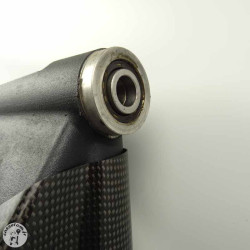 Bras oscillant protection en carbone  Triumph 675 daytona 2011