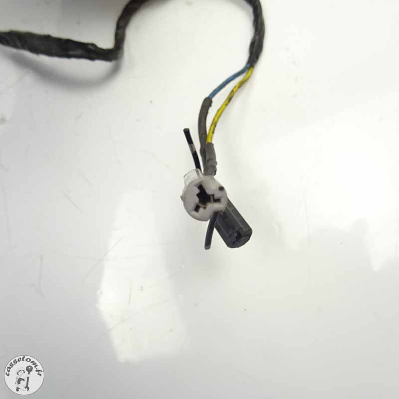 Bien sûr, voici une suggestion de Meta Title pour le produit mentionné :  
"Feu arrière Yamaha 600 Fazer 2007 - Pièce d'origine"