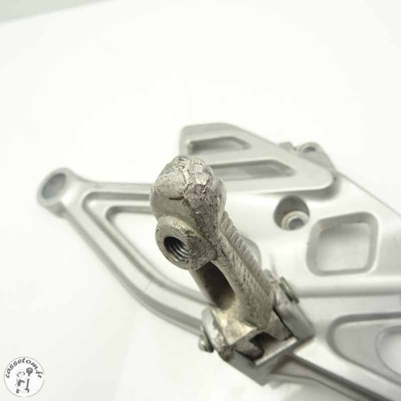 Platine repose-pied avant droite Yamaha 125 YZF 2019