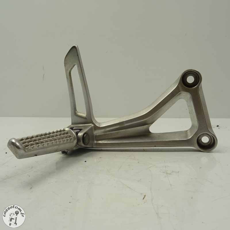 Platine repose pied arrière droit  Honda 650 cb fa 2015