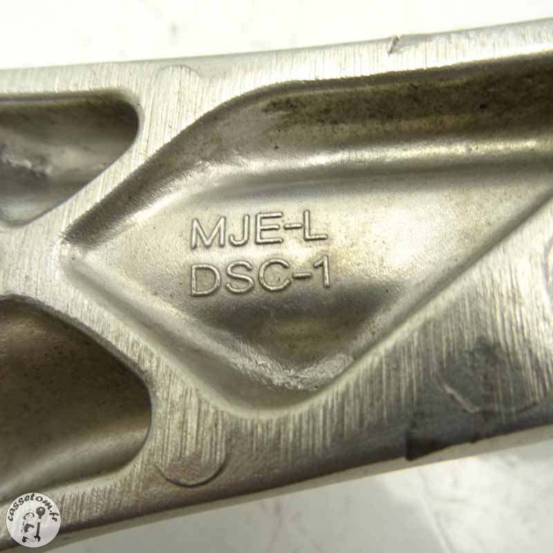 Platine repose pied arrière gauche  Honda 650 cb fa 2015