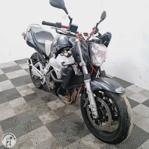 Suzuki gsr 600 de2006