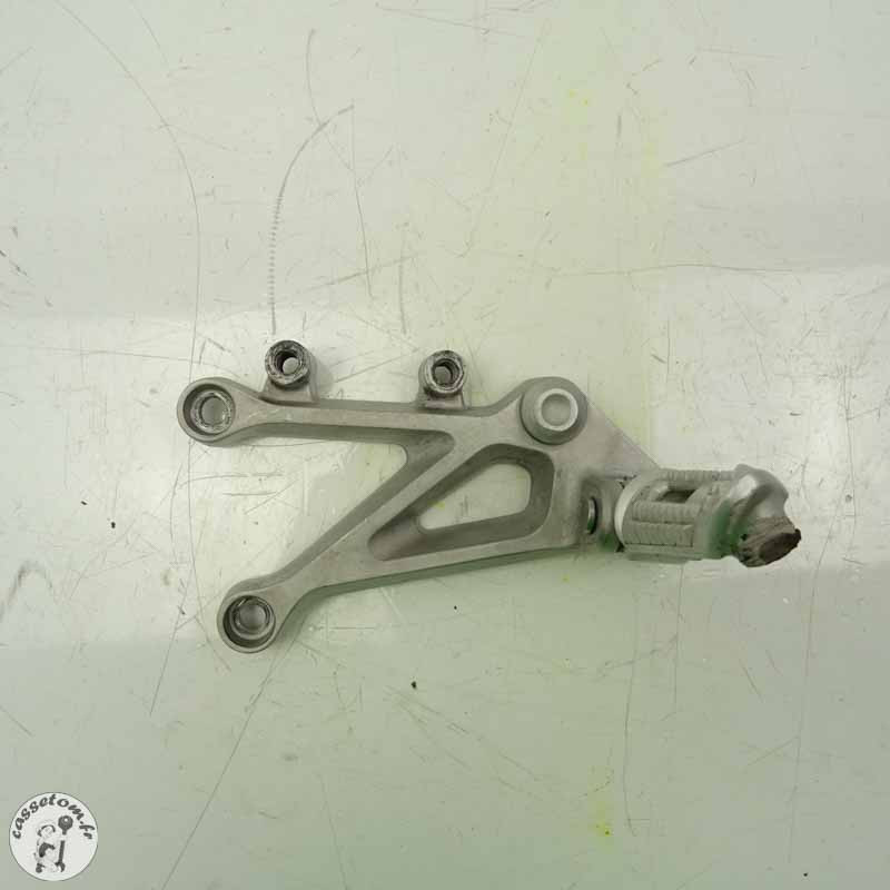 Platine + repose pied avant gauche Triumph 660 street triple 2018