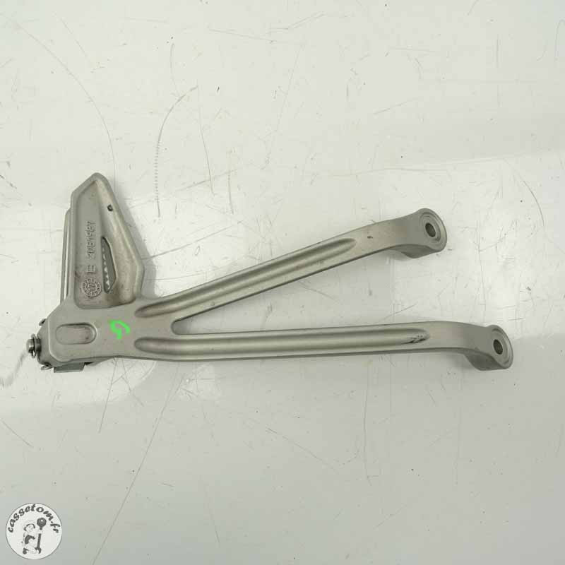 Platine + repose pied arrière  gauche Triumph 660 street triple 2018