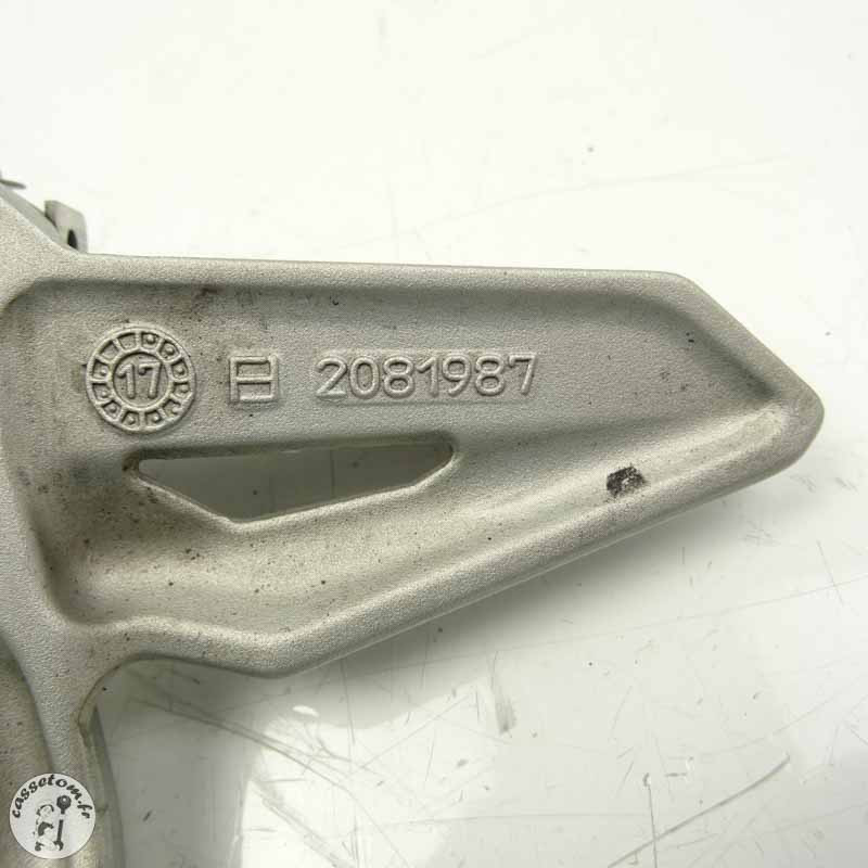 Platine + repose pied arrière  gauche Triumph 660 street triple 2018