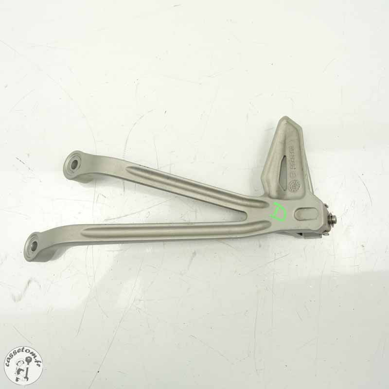 Platine + repose pied arrière droit Triumph 660 street triple 2018