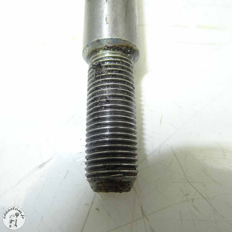 Axe de roue avant  Honda 600 xl v transalp 1995