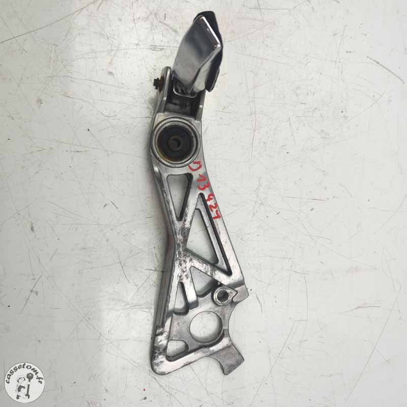 Platine arrière droite + repose pied  Yamaha 750 fzx 1991