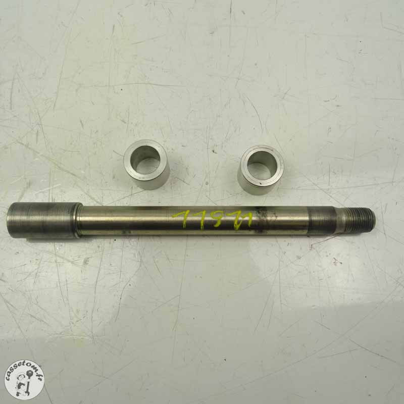 Axe de roue avant  Triumph 675 street triple 2008