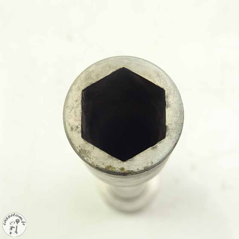 Axe de roue avant  Triumph 675 street triple 2008