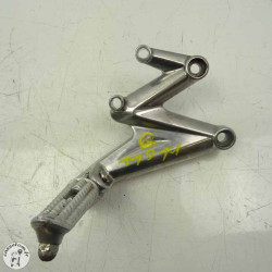 Platine + repose pied avant gauche  Triumph 675 street triple 2008