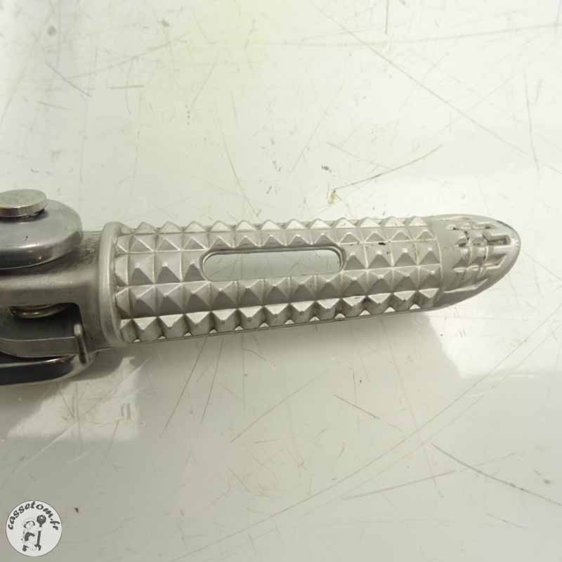 Platine + repose pied avant gauche  Triumph 675 street triple 2008