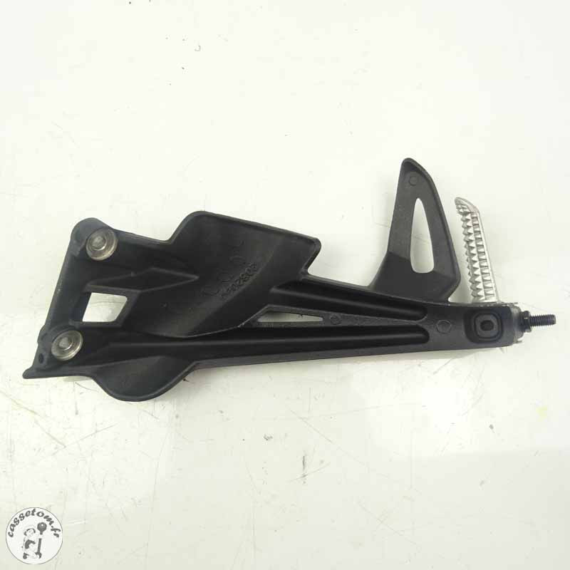 Platine + repose pied arrière droit Triumph 675 street triple 2008