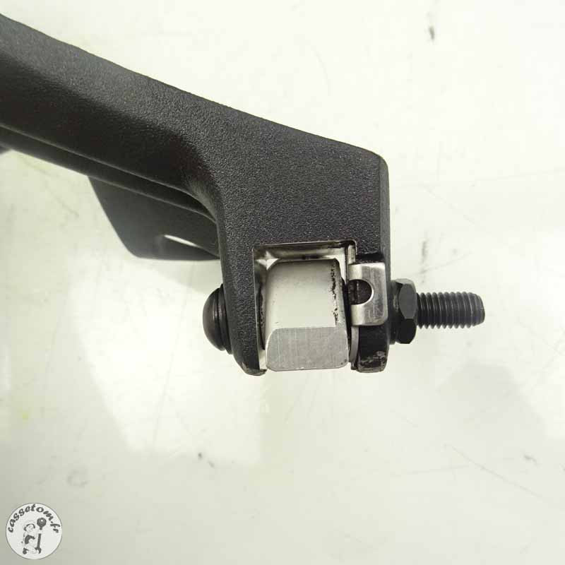 Platine + repose pied arrière droit Triumph 675 street triple 2008