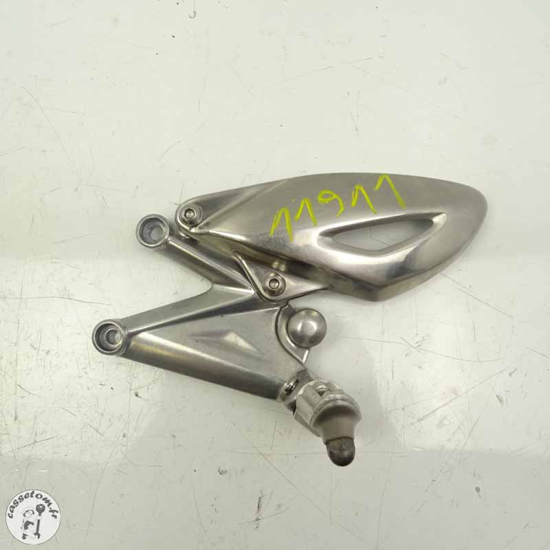 Platine + repose pied avant droit Triumph 675 street triple 2008
