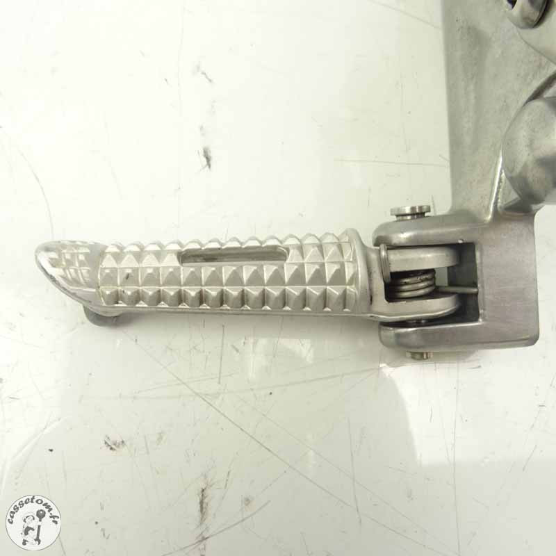 Platine + repose pied avant droit Triumph 675 street triple 2008