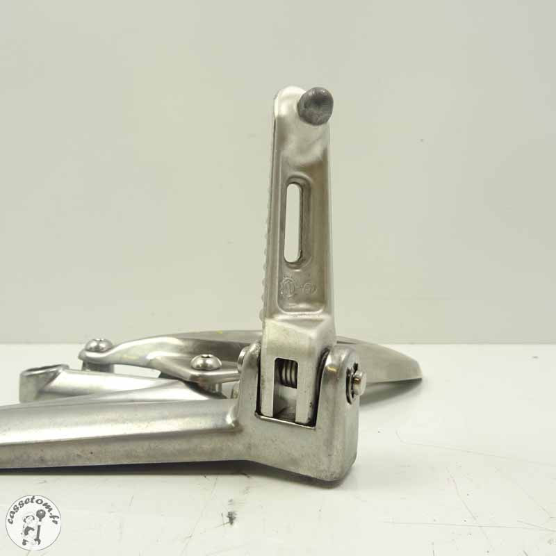 Platine + repose pied avant droit Triumph 675 street triple 2008