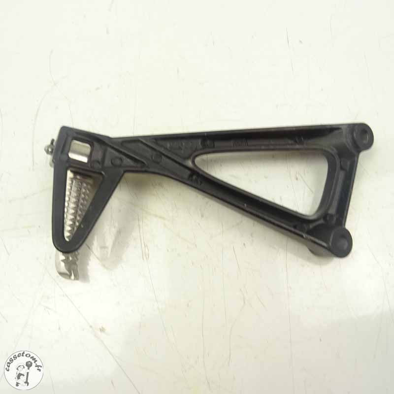 Platine repose pied arrière droite  Yamaha 125 MT 2020