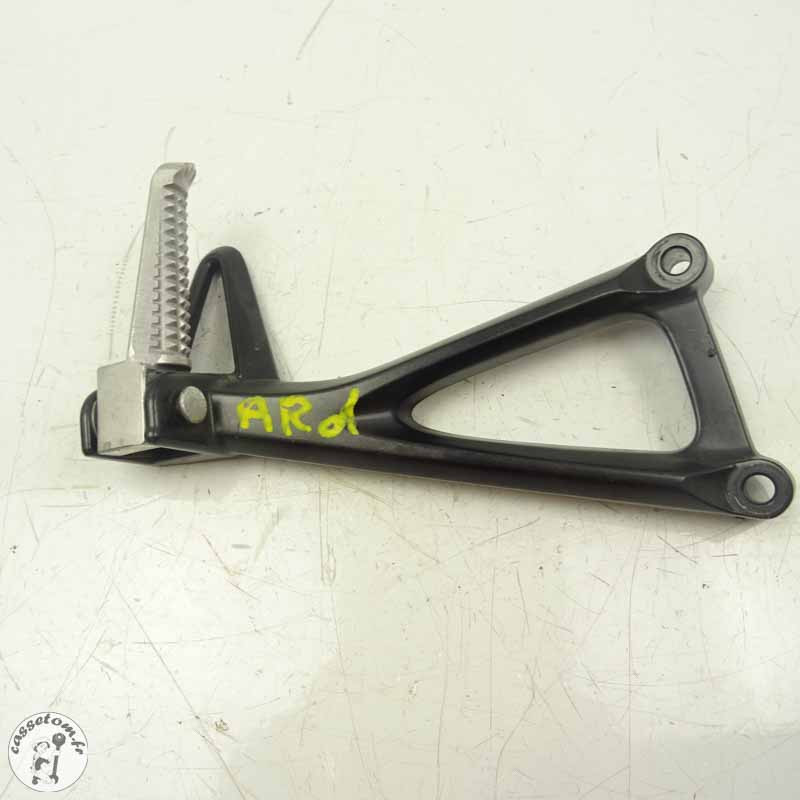 Platine repose pied arrière droite  Yamaha 125 MT 2020