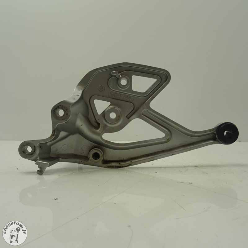 Platine avant droite + repose pied Yamaha 125 MT 2020