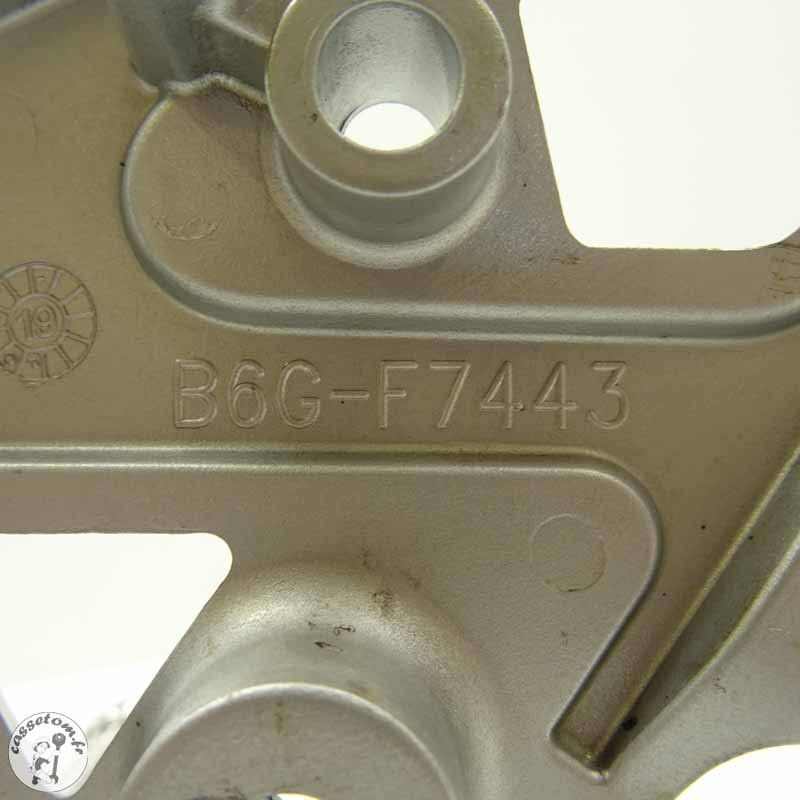 Platine avant droite + repose pied Yamaha 125 MT 2020