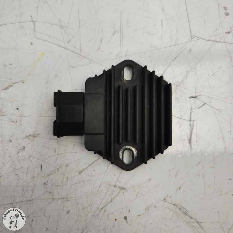 Régulateur de tension  Honda 125 varadero xlv 2001