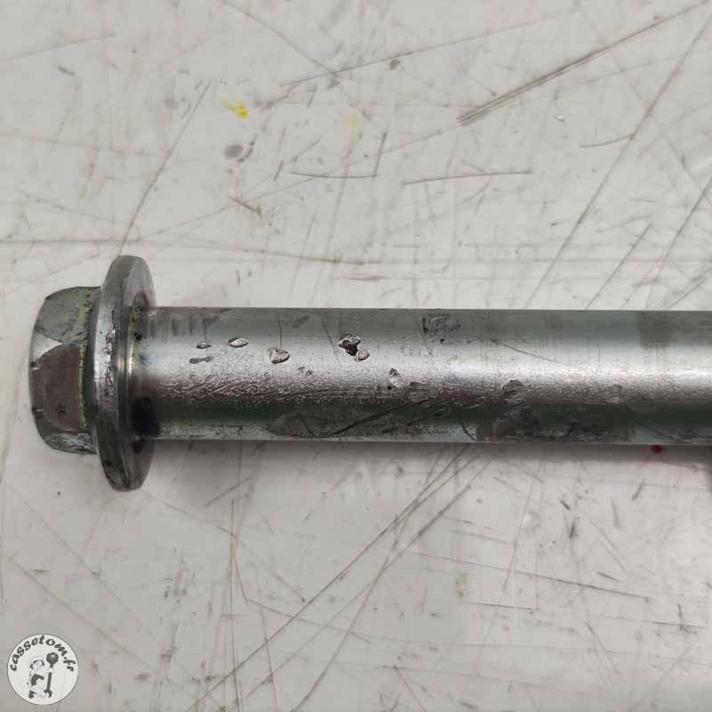 Axe de roue arrière  Honda 125 varadero xlv 2001