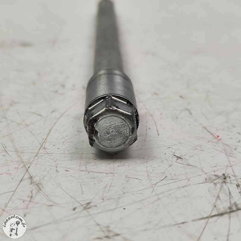 Axe de roue avant  Honda 125 varadero xlv 2001