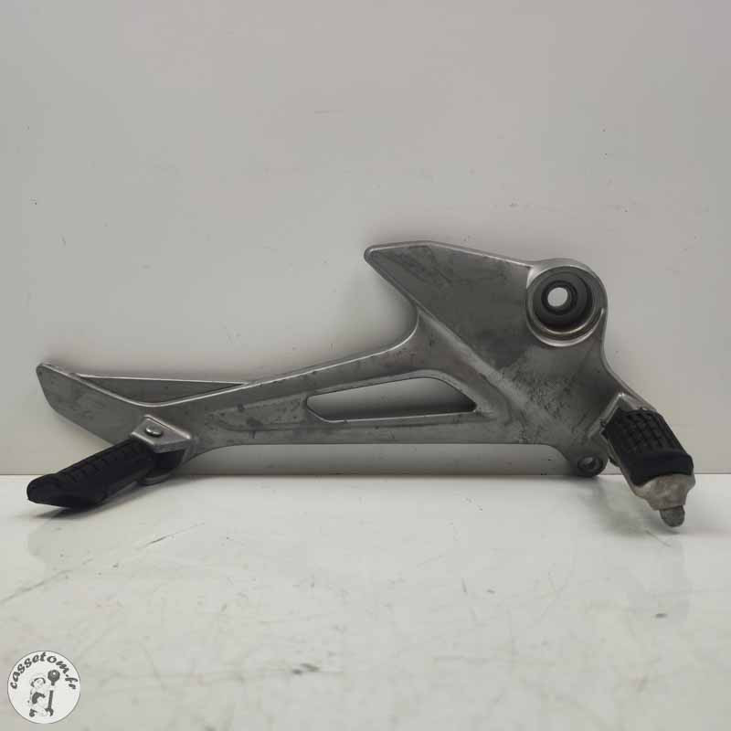 Platine repose pied droit + repose pied avant et arrière  Honda 125 varadero xlv 2001