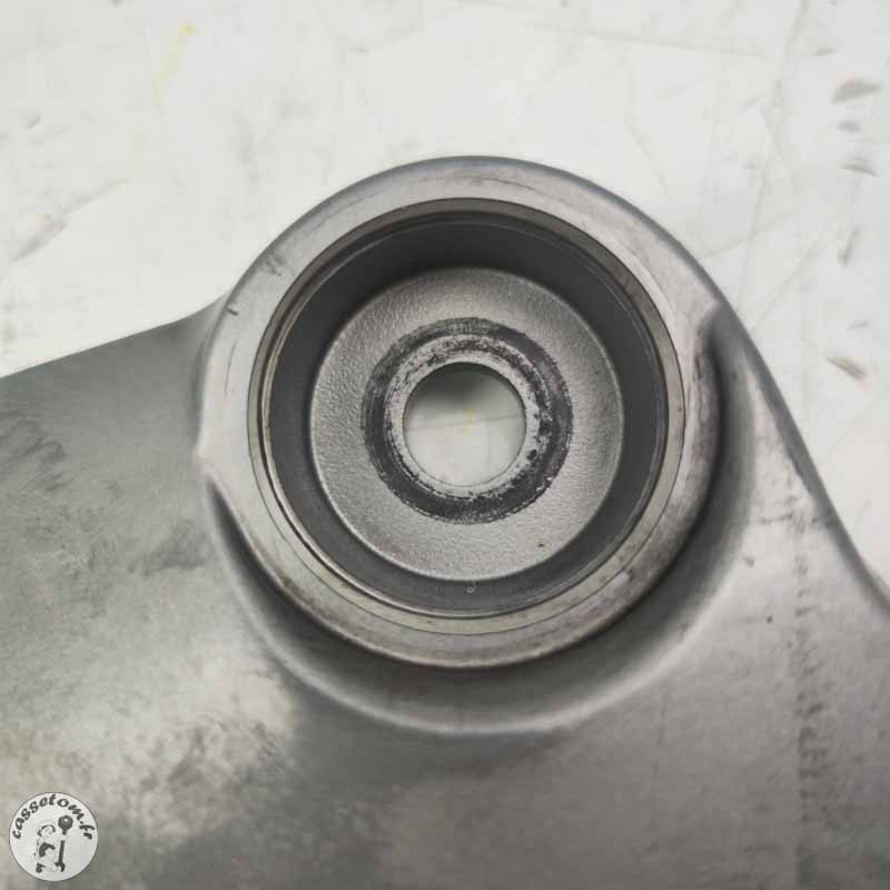 Platine repose pied droit + repose pied avant et arrière  Honda 125 varadero xlv 2001