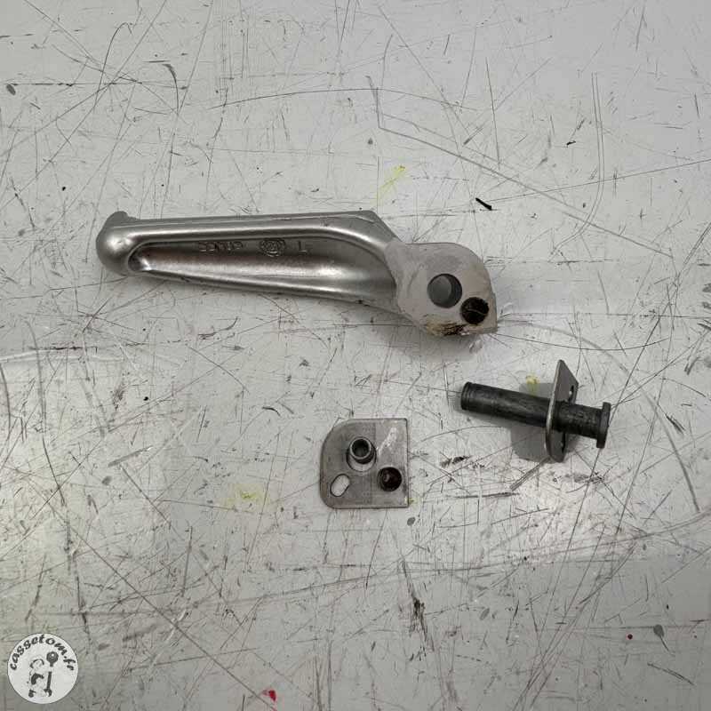 Repose pied arrière gauche  Aprilia 660 rs 2024