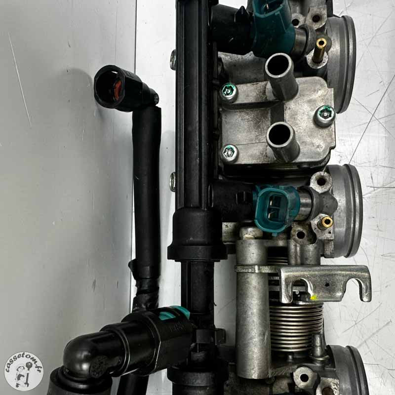 Rampe d'injection avec durite à essence  Honda 1000 CB1000R 2008