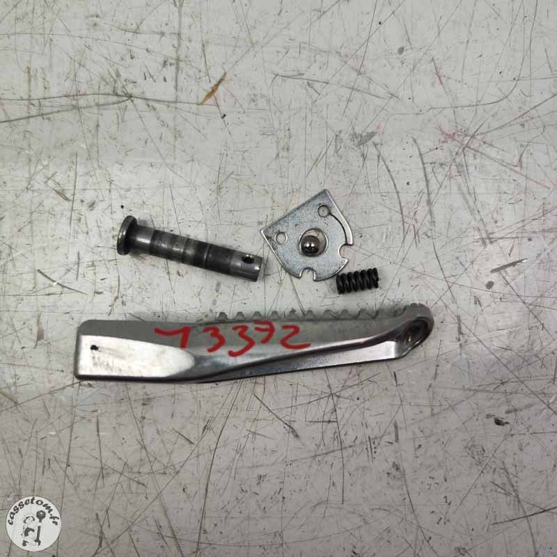 Repose pied arrière droit  Yamaha 900 Mt tracer 2023