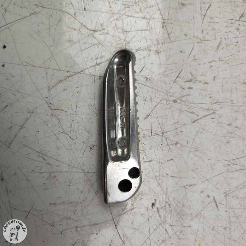 Repose pied arrière droit  Yamaha 900 Mt tracer 2023