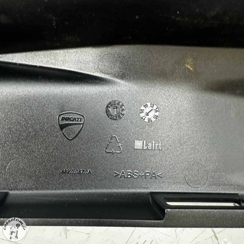 Bride fixation canister avec couvercle gauche supérieur  Ducati 1200 Monster 2017